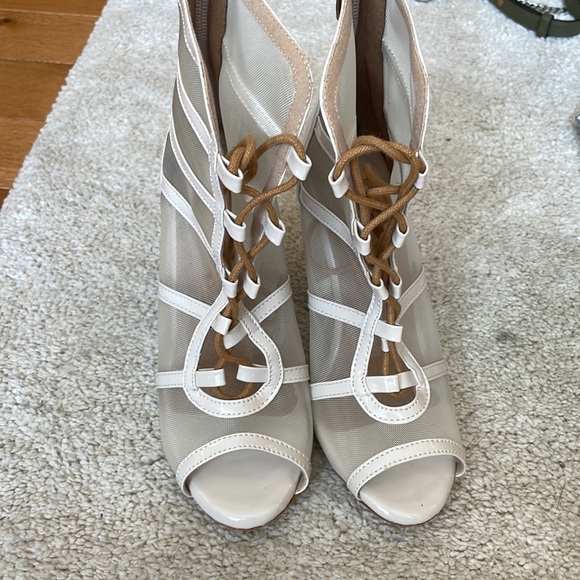 Beige heeled booties for dance - Picture 3 of 3